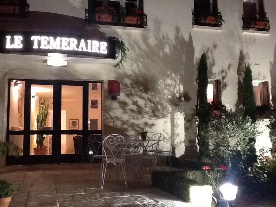 שרול Hotel Le Temeraire מראה חיצוני תמונה